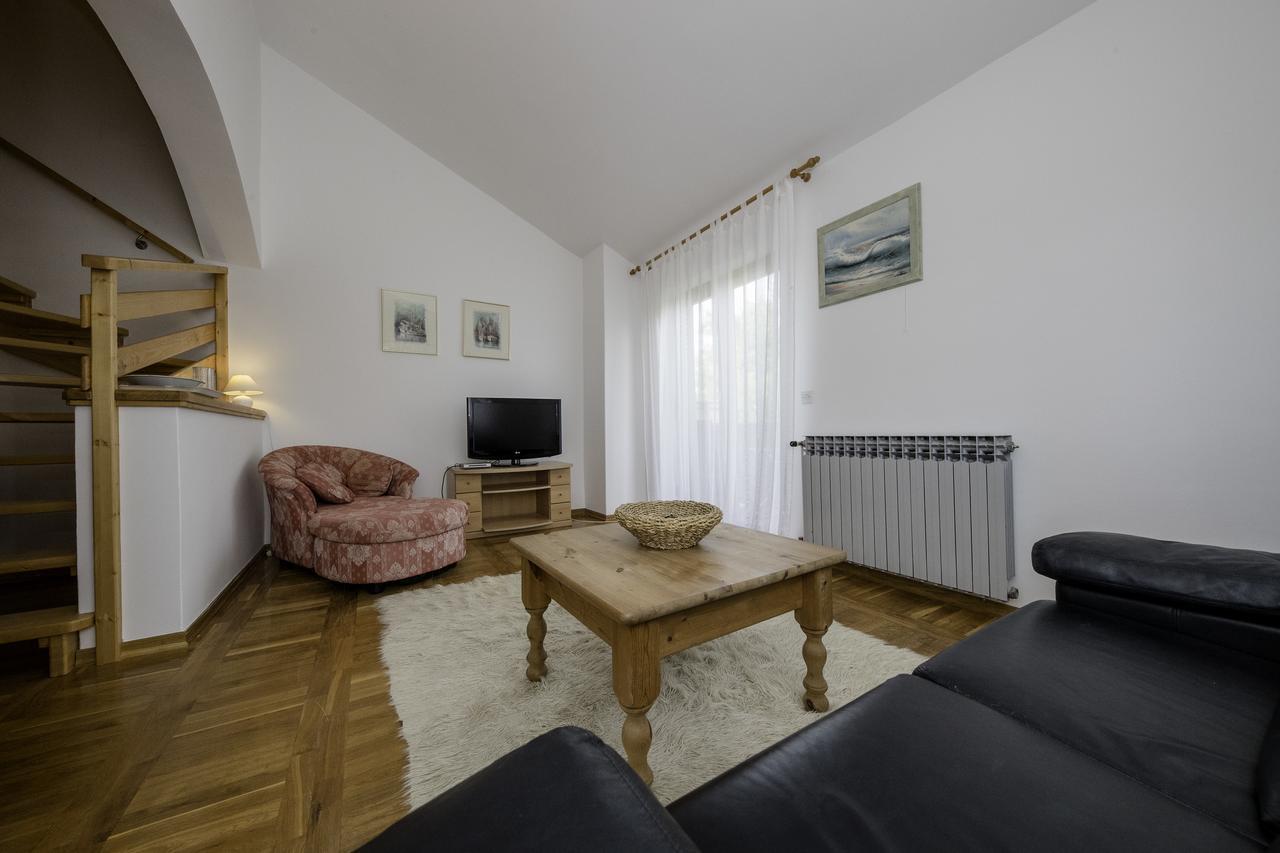 Apartments Dedic Супетарска Драга Екстериор снимка